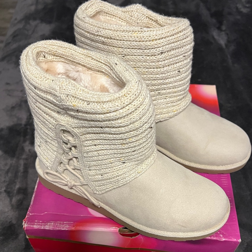 Gentle used, still in box, cream colored, fur inside, knit & suede boots